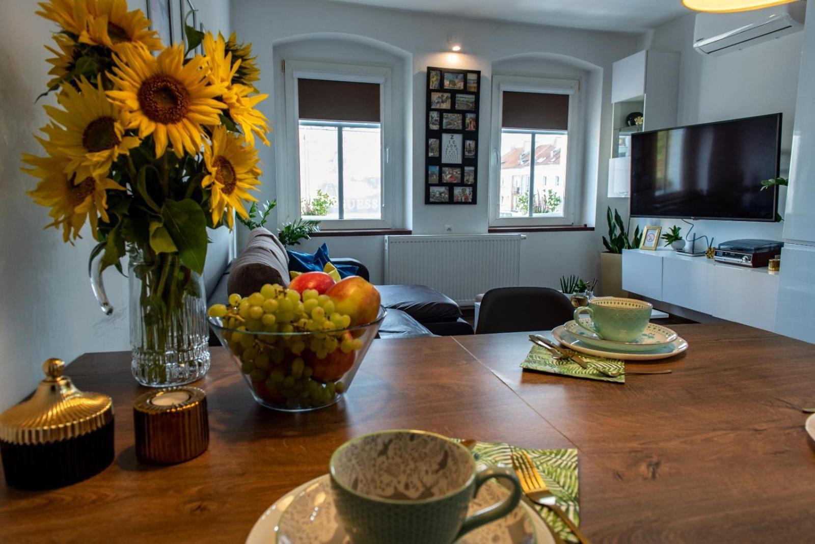 Apartament Crooked Stairs Zielona Góra Dış mekan fotoğraf